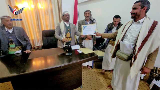 عوض يتفقد سير العمل بالمؤسسة المحلية للمياه والصرف الصحي بصعدة