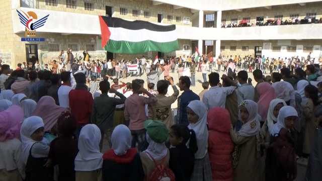 وقفة طلابية في القبيطة بلحج تضامناً مع الشعب الفلسطيني