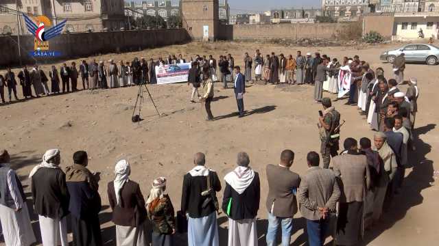 وقفتان لمكتبي الأشغال والأراضي ومركز الرصد الزلزالي بذمار تضامنا مع فلسطين