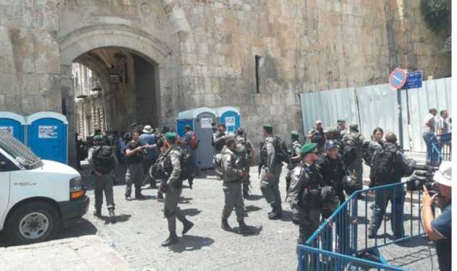 12 ألفا فلسطينيا يؤدون صلاة الجمعة في المسجد الأقصى