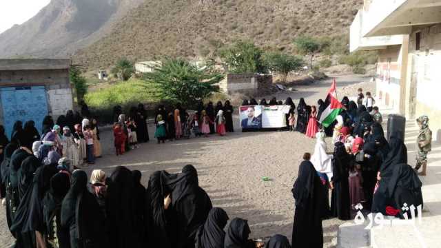 وقفة نسائية بمديرية جبل الشرق بذكرى استشهاد الرئيس الصماد
