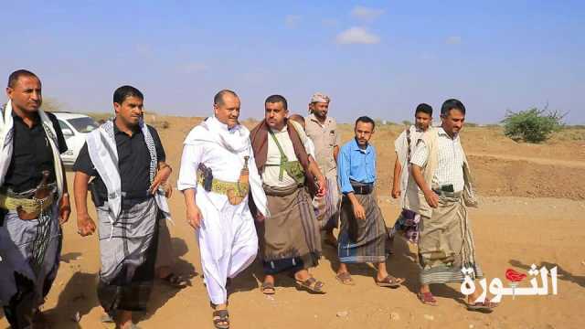 تدشين مشروعي تأهيل مشغل حرفي نسوي وشق وسفلتة طريق في المنيرة بالحديدة