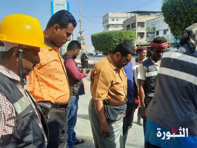 تفقد سير العمل في مشروع تأهيل خط وشبكة مياه القزعة ومربع السعيد بمدينة الحديدة