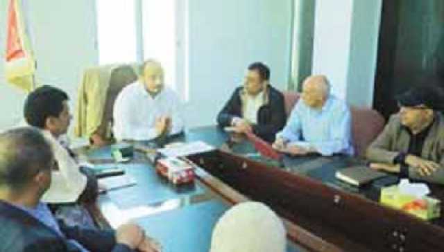 مناقشة أوضاع مؤسسة الأسمنت وخطط تطوير العمل بمصانعها