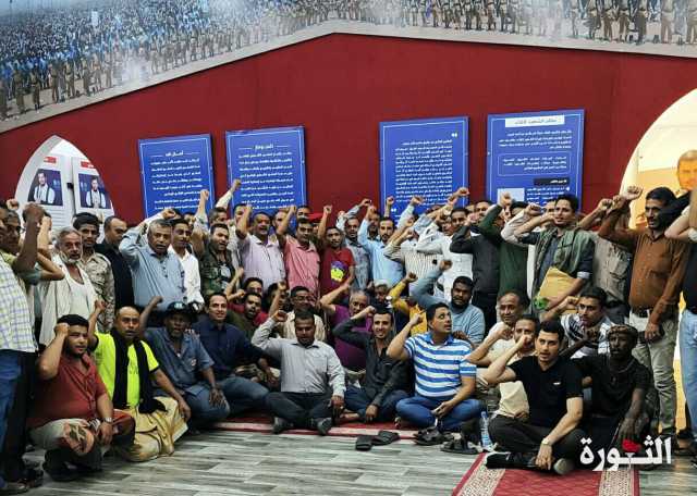قيادة وموظفو النفط بالحديدة يزورون معرض الشهيد القائد حسين بدرالدين الحوثي