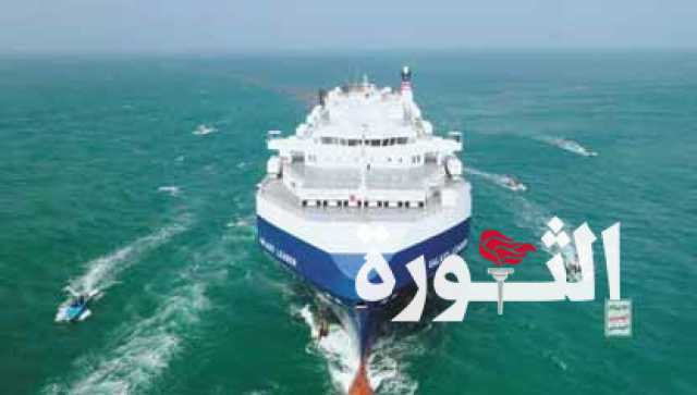 الباحث والكاتب الأمريكي المناهض للصهيونية والإمبريالية العالمية ” جوناثان عزازيا”: عمليات البحرية اليمنية تتم بشكل مستقل وتلحق أضراراً باقتصاد إسرائيل