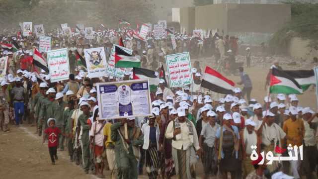 مهرجان مهيب بذكرى الشهيد القائد وعروض عسكرية وشبابية لأبناء المديريات الشمالية بالحديدة