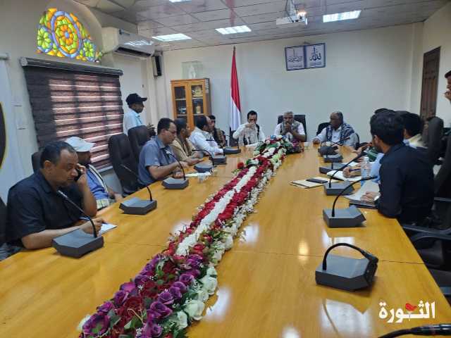 مناقشة الجوانب المتعلقة ببرامج التعبئة العامة والتحشيد والتهيئة لشهر رمضان بالحديدة