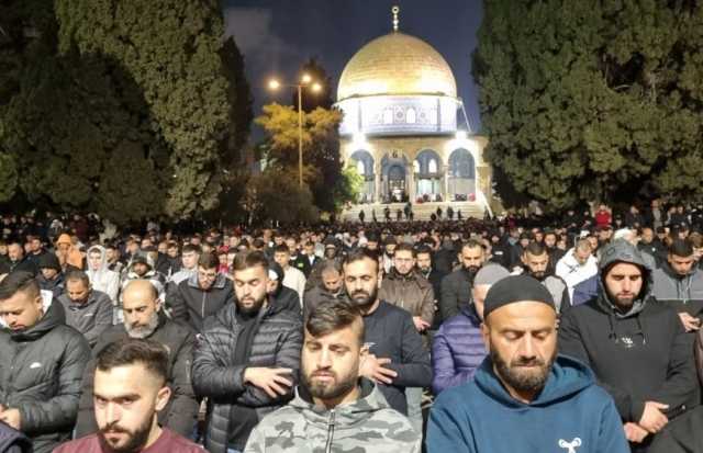30 ألفا يؤدون صلاتي العشاء والتراويح في المسجد الأقصى المبارك