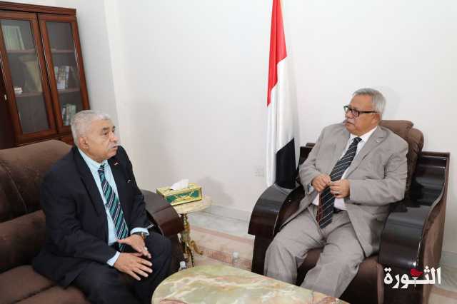 الدكتور بن حبتور يوجه وزارة الزراعة بوضع الحلول الكفيلة بعدم التوسع في استيراد المبيدات
