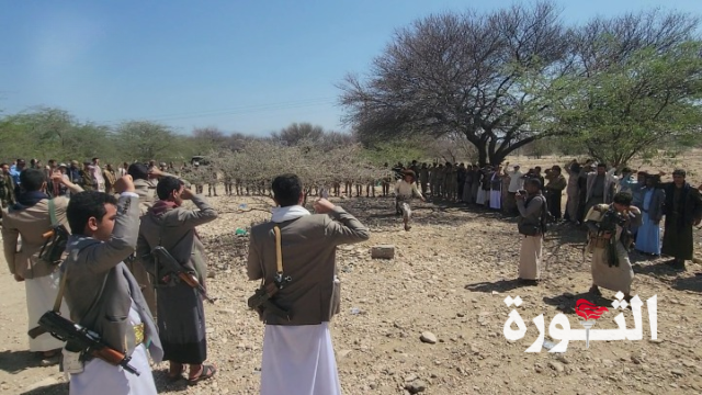 أبناء المهاذر بصعدة يسيرون قافلة عيدية دعماً للمرابطين في جبهة كرش بلحج