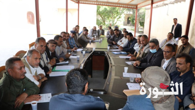 اجتماع برئاسة محافظ ذمار يناقش أداء المكاتب الخدمية