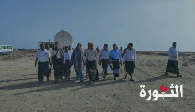 الواحدي واللكومي يتفقدان منشآت ميناء رأس عيسى النفطي بالحديدة
