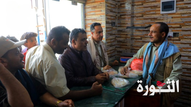 الخولاني يطلع على الوضع التمويني في مدينة دمت بالضالع