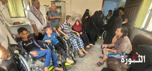 تدشين توزيع 250 كرسي متحرك للمعاقين حركياً بالحديدة
