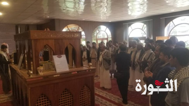 وفد من مجلس الشورى يزور ضريح الشهيد القائد حسين بدر الدين الحوثي