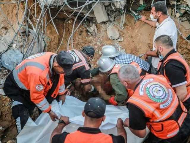 الدفاع المدني بغزة: لا نستطيع التعامل مع العدد الهائل من الاستهدافات الصهيونية
