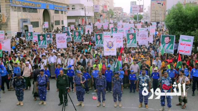 أبناء الحديدة يحتشدون لإحياء ذكرى استشهاد الإمام الحسين عليه السلام