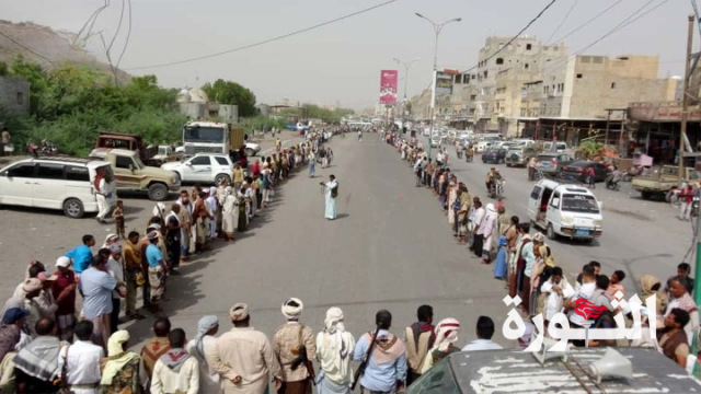 وقفات بالحديدة تبارك الانجازات الأمنية وتفوض قائد الثورة