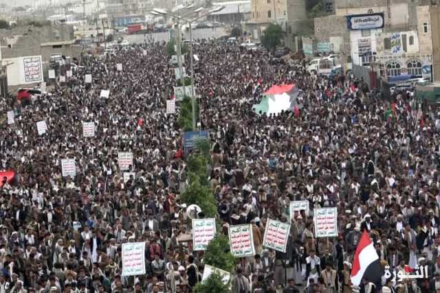 خروج جماهيري غير مسبوق بعمران دعما لفلسطين وتفويضا للسيد القائد