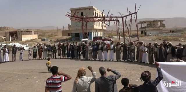 وقفة قبلية في صرواح بمأرب تبارك الإنجاز الأمني بكشف خلايا التجسس