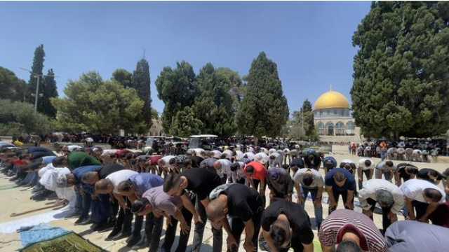 40 ألفًا يؤدون صلاة الجمعة في المسجد الأقصى