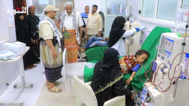 قحيم وأبو نشطان يطلعان على سير العمل في منشآت تعليمية وصحية بالحديدة