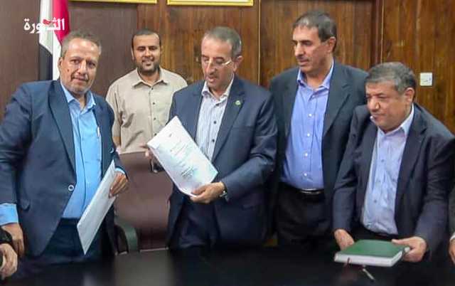 نائب رئيس الوزراء الرويشان يقدم إقرار الذمة المالية لهيئة مكافحة الفساد