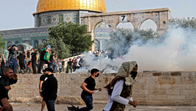 محافظة القدس: انتهاكات العدو ومستوطنيه للاقصى مقدمة للتقسيم المكاني