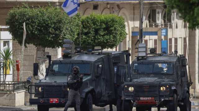 قوات العدو الصهيوني تعتقل 43 فلسطينيا من الضفة