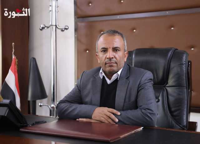 وزير الخدمة المدنية يهنئ قائد الثورة ورئيس المجلس السياسي بعيد الأضحى