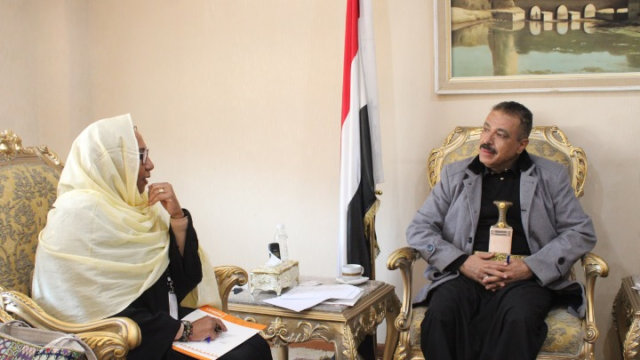 وزير الخارجية يلتقي الممثل المقيم لصندوق الأمم المتحدة للسكان بصنعاء