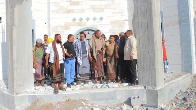 محافظ الحديدة يطلع على أنشطة صندوق النظافة والتحسين