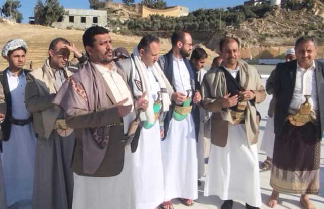 قيادات وزارة التربية والتعليم والبحث العلمي تزور مقام الشهيد القائد بصعدة