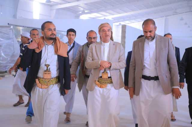 وزير الاقتصاد يزور عدداً من المصانع في محافظة صنعاء