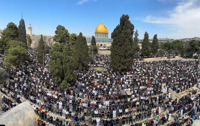 80 ألف فلسطيني يؤدون صلاة الجمعة الثانية من رمضان في الأقصى