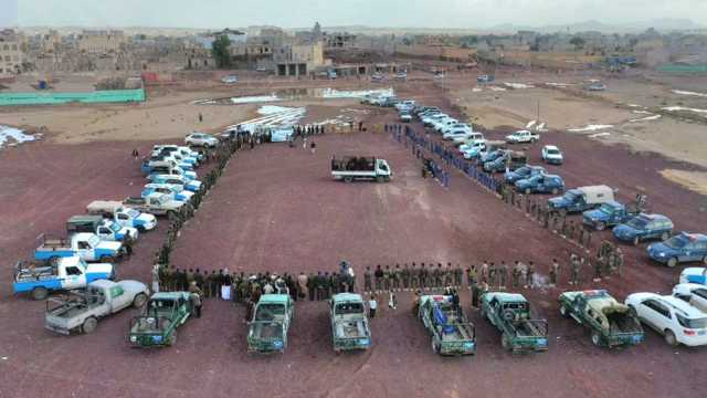 منتسبو الأجهزة الأمنية في ذمار يسيرون قافلة عيدية للمرابطين في الجبهات