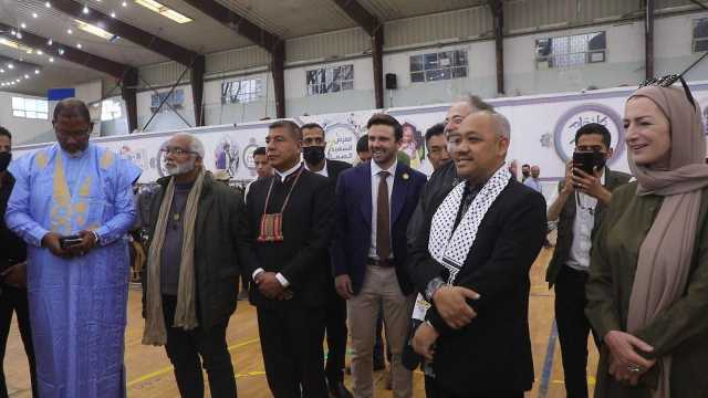 ضيوف اليمن المشاركين في مؤتمر فلسطين يزورون معرض الصماد لكسوة الفقراء