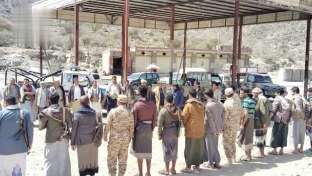 زيارات عيدية للمرابطين في عدد من جبهات تعز