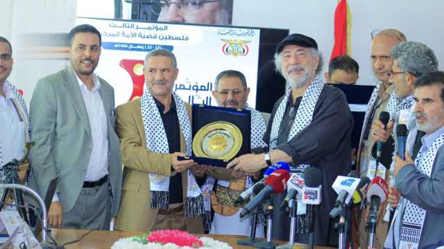 المولَّد يُكرم أعضاء الوفود العربية والإسلامية والأجنبية المشاركة في مؤتمر فلسطين بصنعاء
