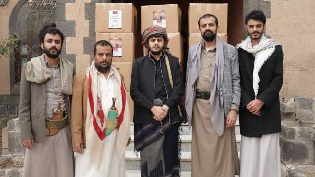 الجمارك تُهدي وحدة مكافحة التهريب كمية من الزبيب