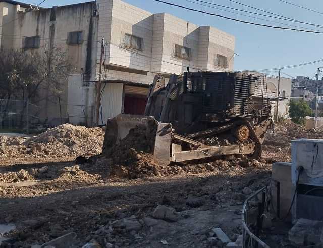 العدو الصهيوني يواصل عدوانه على مدينة طولكرم ومخيميها لليوم الـ87