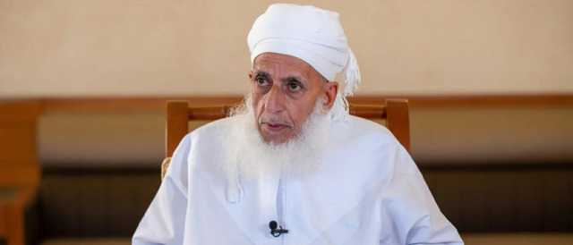 مفتى عُمان يدين تحركات بعض الدول للتطبيع مع “إسرائيل”: كيف تطبعون مع كيان زائل؟!