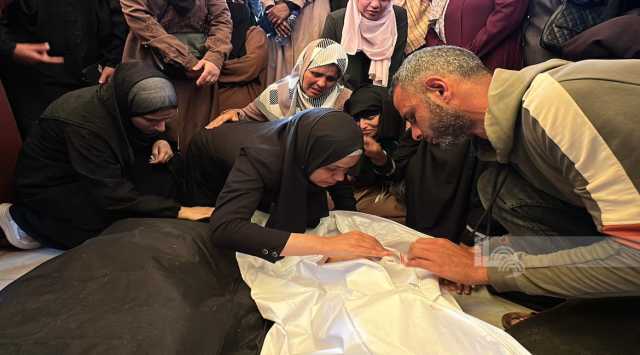 استشهاد عائلة فلسطينية في قصف العدو خيمتهم في مواصي خان يونس