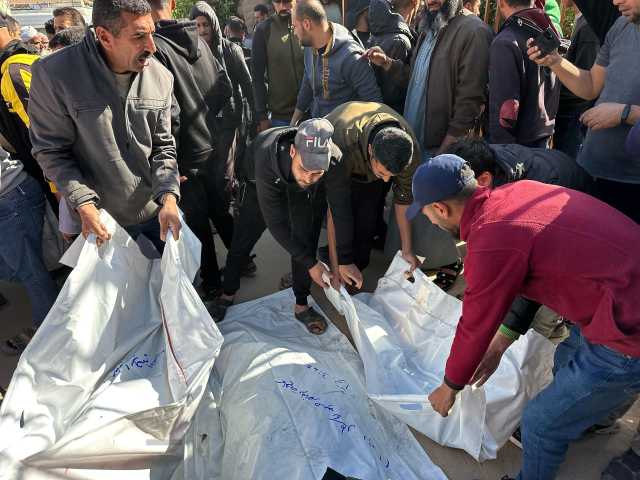بينهم نساء وأطفال..عائلة فلسطيني جديدة تُمسح من الوجود.. 10 شهداء بقصف منزل في خانيونس