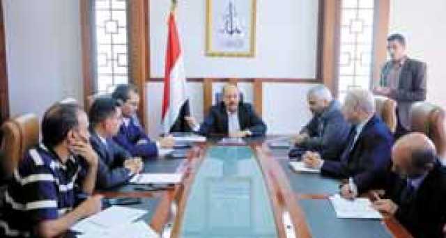مناقشة آلية إعفاء المشاريع الصغيرة من الرسوم