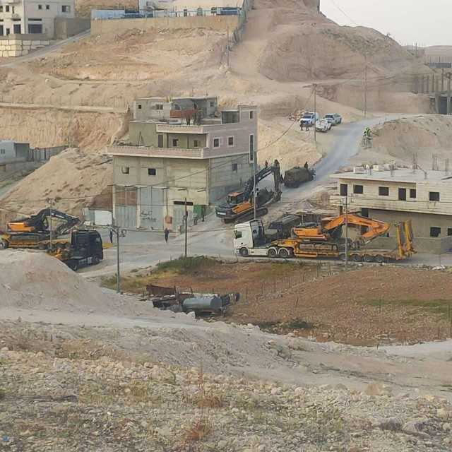 العدو الصهيوني يهدم بناية سكنية في بلدة زعترة شرق بيت لحم