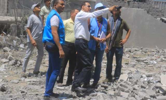 وفد أممي يطّلع على حجم الأضرار التي تعرض لها مبنى هيئة الشؤون البحرية بالحديدة