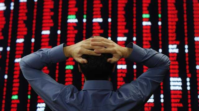 البورصات العالمية تتلون بالأحمر وسط ترقب قرارات ترامب الجمركية