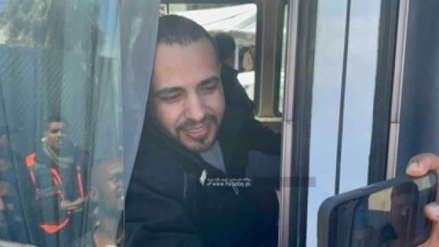 غزة:وصول عشرة أسرى مفرج عنهم من سجون العدو لمستشفى شهداء الأقصى